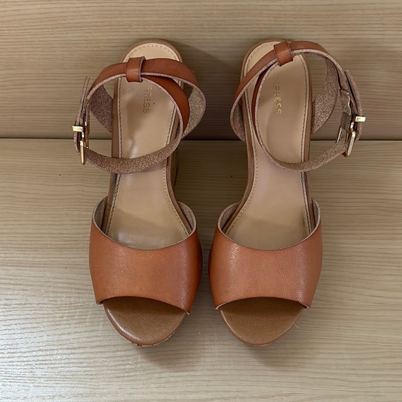 Express Cognac Tan Wedges 7 - Picture 2 of 16
